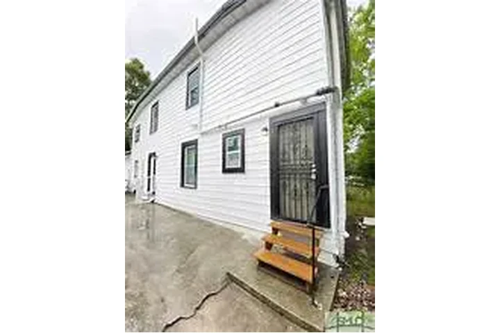 $1600 : Rental property with 2 bedro image 1