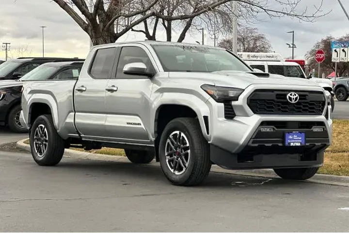 $39995 : Toyota Tacoma 2024 4x4 TRD O image 9