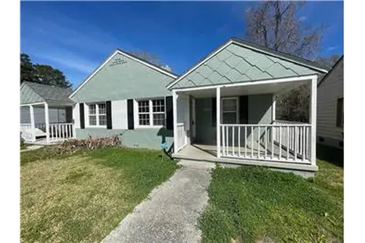 $1200 : Rental property with 1 bedro image 1