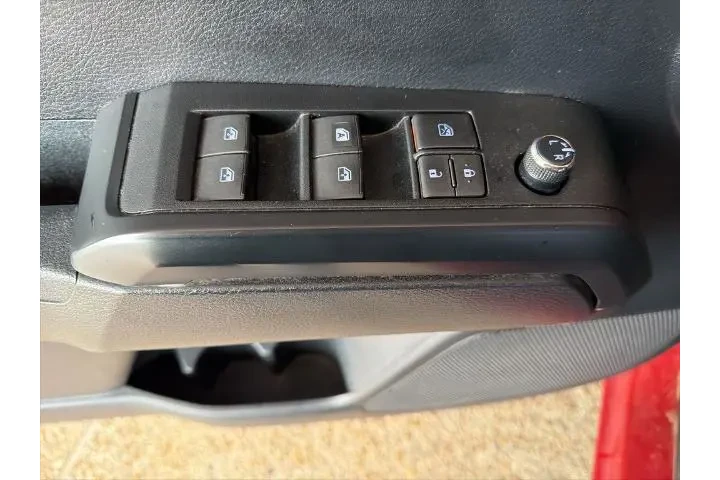 $20633 : Toyota Tacoma 2018 4x2 SR5 4 image 9