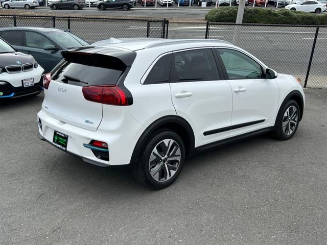 $24900 : Used 2022 Niro EV EX Premium image 5