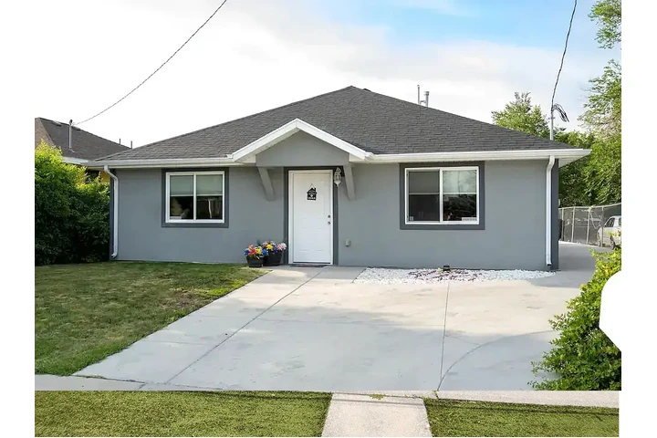 $980 : Move-in Ready 3-Bedroom home image 1