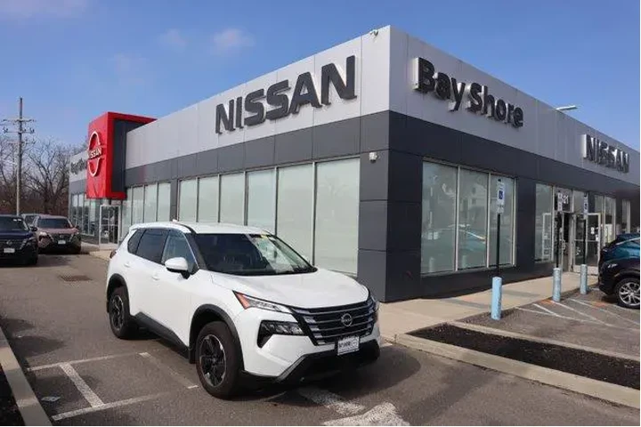 $23554 : Nissan Rogue 2025 AWD SV 4dr image 2