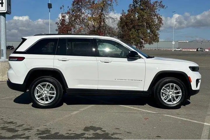 $31430 : Jeep Grand Cherokee 2025 4x2 image 2