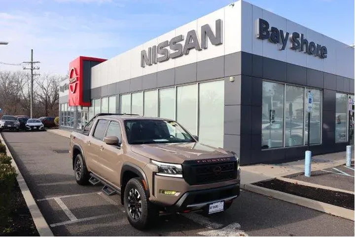 $35298 : Nissan Frontier 2024 4x4 PRO image 1
