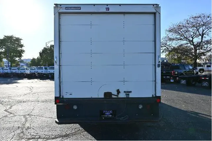 $15988 : Ford E-Series 2016 E-350 SD image 4