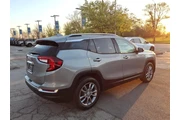$27842 : GMC Terrain 2024 SLT 4dr SUV thumbnail