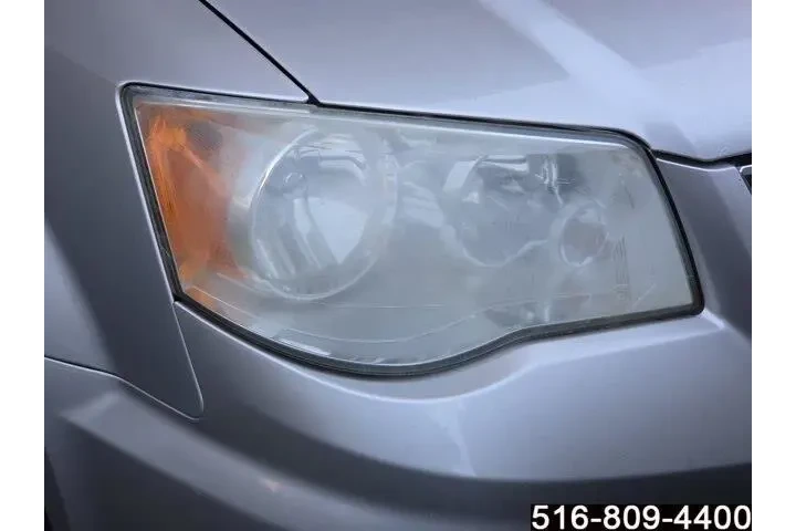 $9947 : Chrysler Town and Country 20 image 8