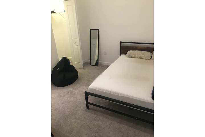 $1250 : ALQUILER DE HABITACION EN CASA image 4