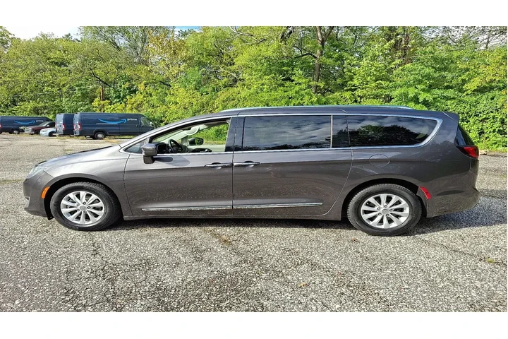 $16999 : Chrysler Pacifica 2019 Touri image 2