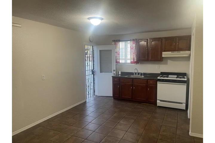 $1300 : Estudio image 1