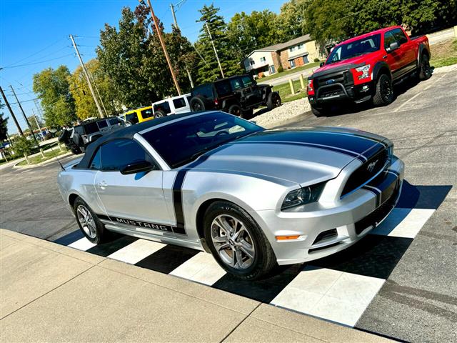 $13491 : 2014 Mustang 2dr Conv V6 image 2
