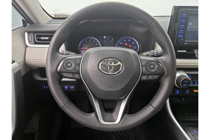 $30998 : Toyota RAV4 2022 XLE Premium image 10