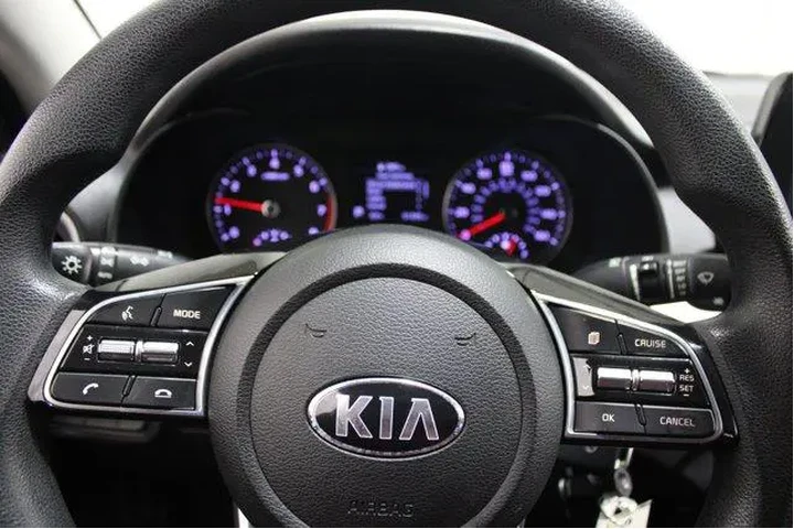 $14987 : Kia Forte 2020 LXS 4dr Sedan image 7