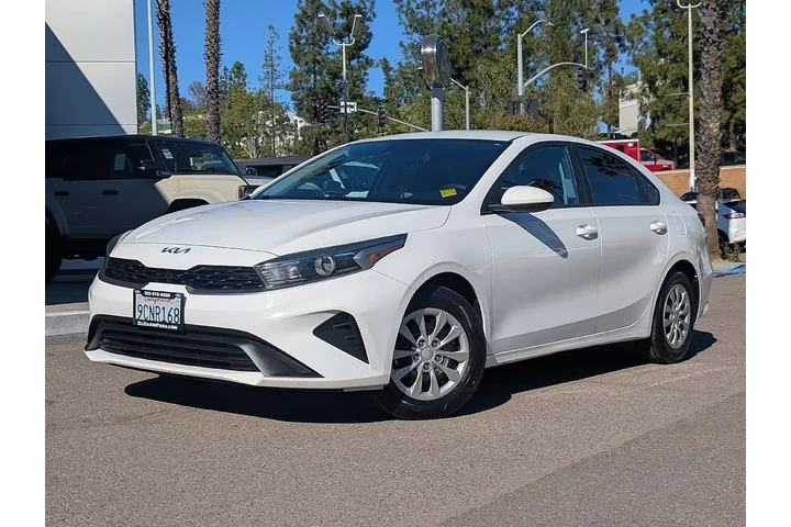 $15004 : Kia Forte 2023 LX 4dr Sedan image 2