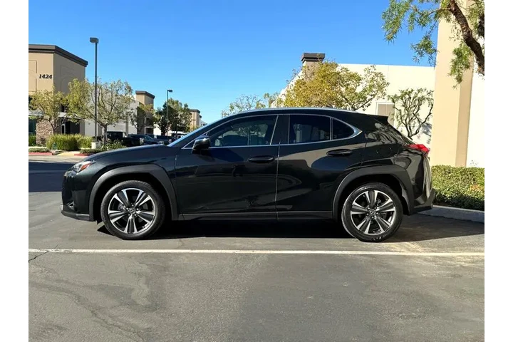 2019 UX 200 Base 4D SUV FWD image 7