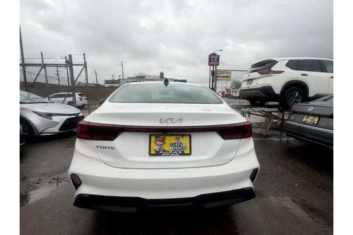 2024 Forte LXS image 7