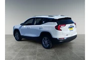 $27876 : GMC Terrain 2024 SLT 4dr SUV thumbnail