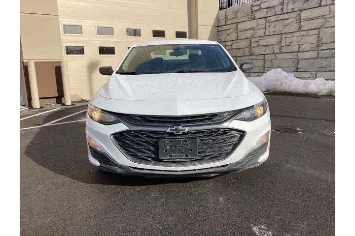 $13303 : Chevrolet Malibu 2019 RS 4dr image 2