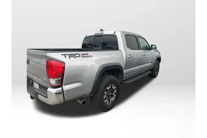 $27229 : Toyota Tacoma 2016 4x2 SR5 V image 2
