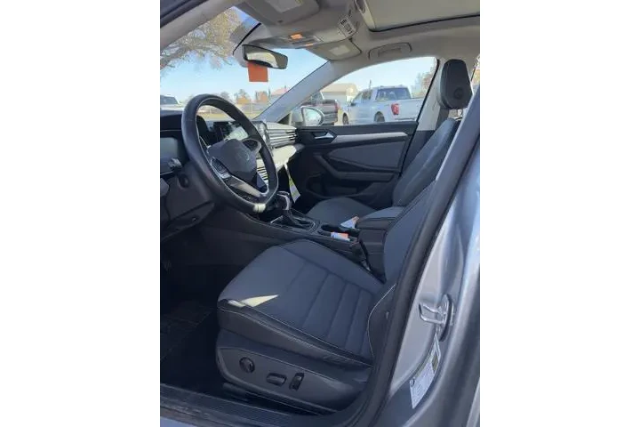 $19865 : Volkswagen Jetta 2025 SE 4dr image 4