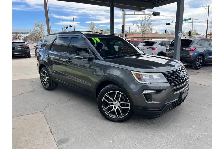2019 Explorer Sport 4WD image 3