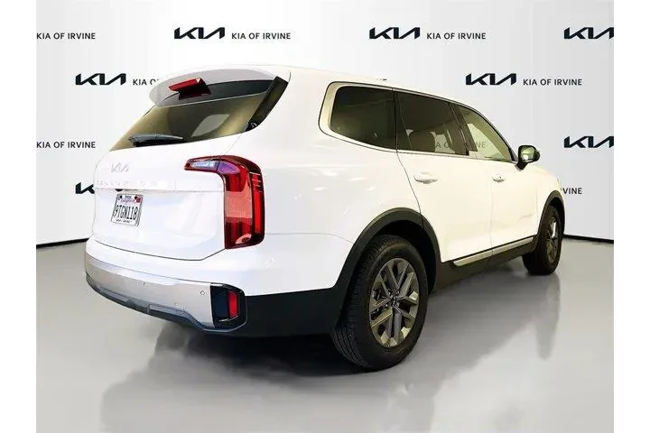 $34017 : Kia Telluride 2025 LX 4dr SU image 8