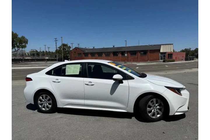 $18499 : 2021 Corolla LE image 4