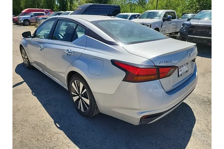 $17200 : Nissan Altima 2022 2.5 SV 4d image 3