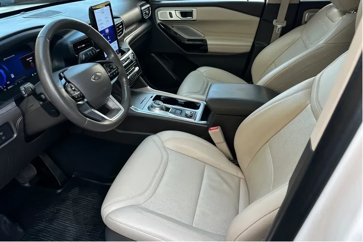 $39900 : Ford Explorer Hybrid 2023 AW image 9