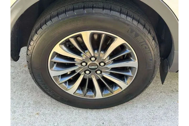 $32560 : Lincoln Nautilus 2022 AWD Re image 10