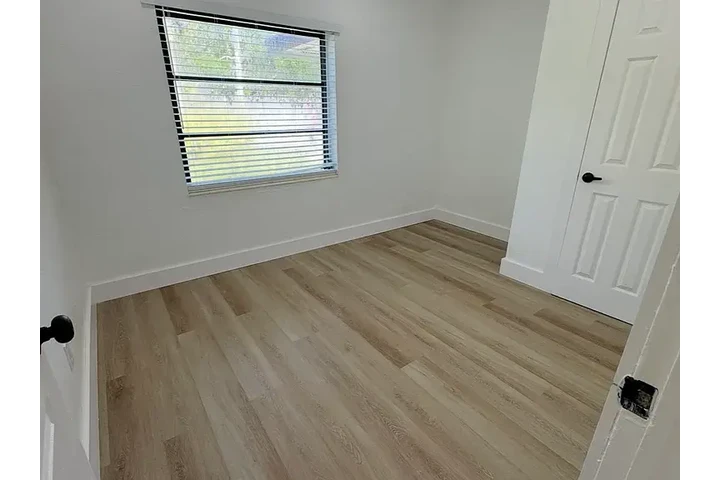 $900 : Casa remodelada.Tiene 2 ! image 6