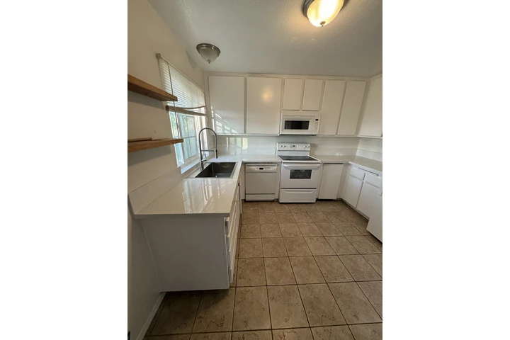 Kitchen remodeling image 2