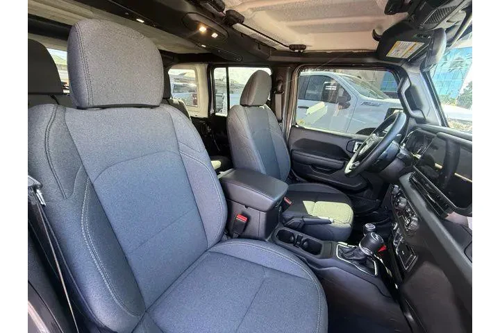 $33359 : Jeep Wrangler 2025 4x4 Sport image 5