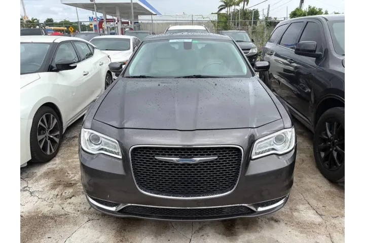 $6850 : 2017 300 Limited image 4