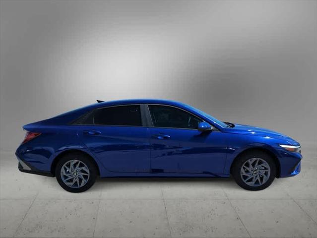 $26385 : New 2024 Hyundai ELANTRA HYBR image 6