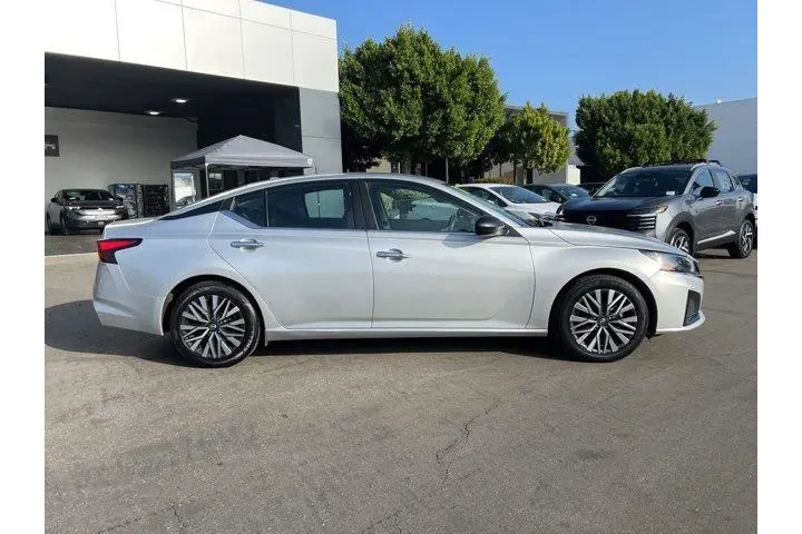 $17981 : Nissan Altima 2024 2.5 SV 4d image 8