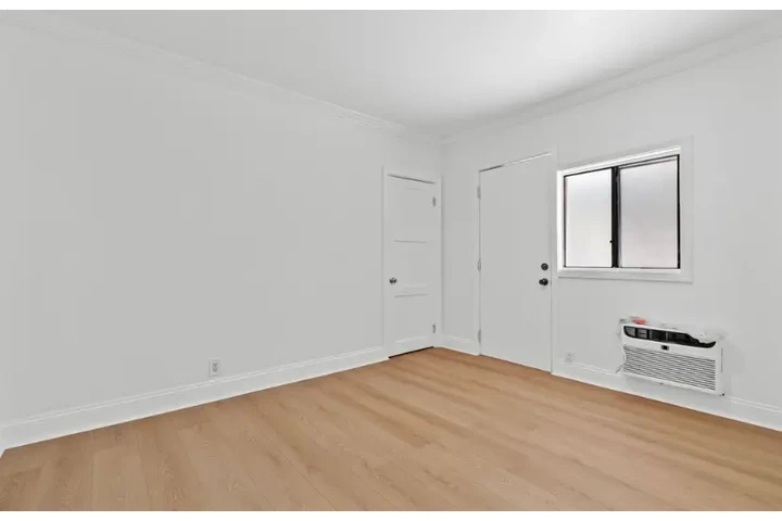 $2400 : 3 bedroom house In LA for rent image 2