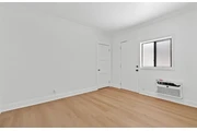 $2400 : 3 bedroom house In LA for rent thumbnail