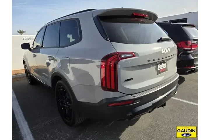 $33900 : Kia Telluride 2022 AWD SX 4d image 2