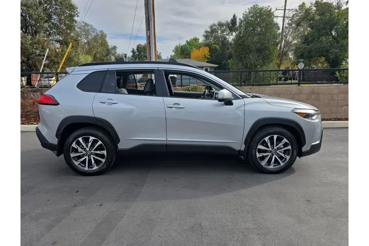 $29995 : Toyota Corolla Cross 2023 AW image 3
