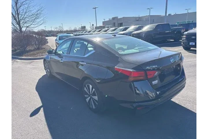 $15000 : Nissan Altima 2021 2.5 SV 4d image 4