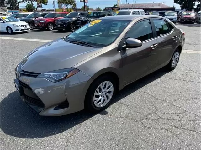 $19995 : 2019 Toyota Corolla LE Sedan 4 image 2