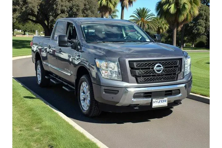 $31700 : Nissan Titan XD 2022 4x4 SV image 4