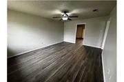 $750 : Rental property with 2 bedro thumbnail