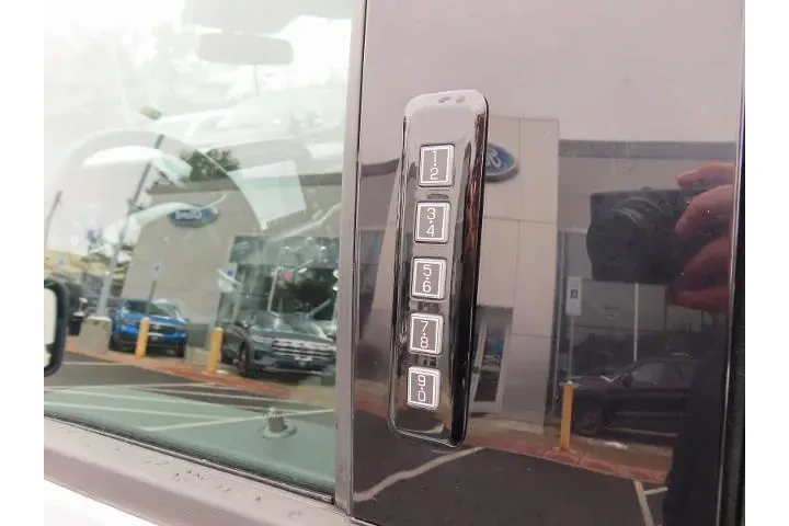 $40000 : Ford F-150 2023 4x4 XLT 4dr image 10