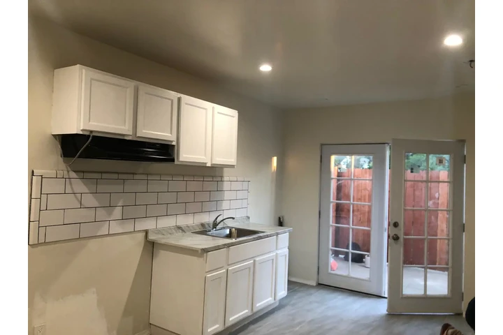 $2000 : APARTAMENTO  EN CASA DE RENTA image 5