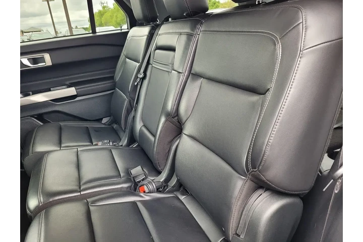 $28488 : Ford Explorer 2023 AWD XLT 4 image 10