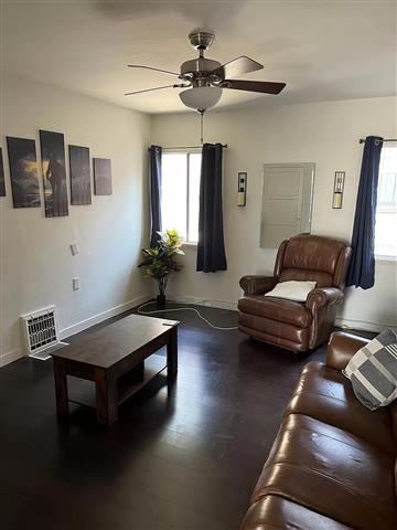 $950 : Nicely furnished house Burbank image 2