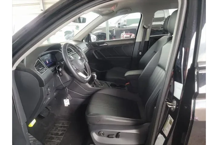 $22334 : Volkswagen Tiguan 2024 Wolfs image 7